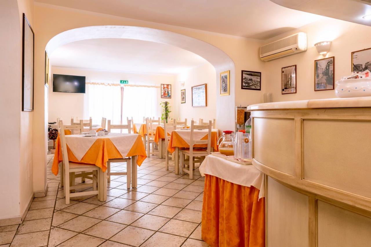 Hotel Cavour Olbia Exterior foto