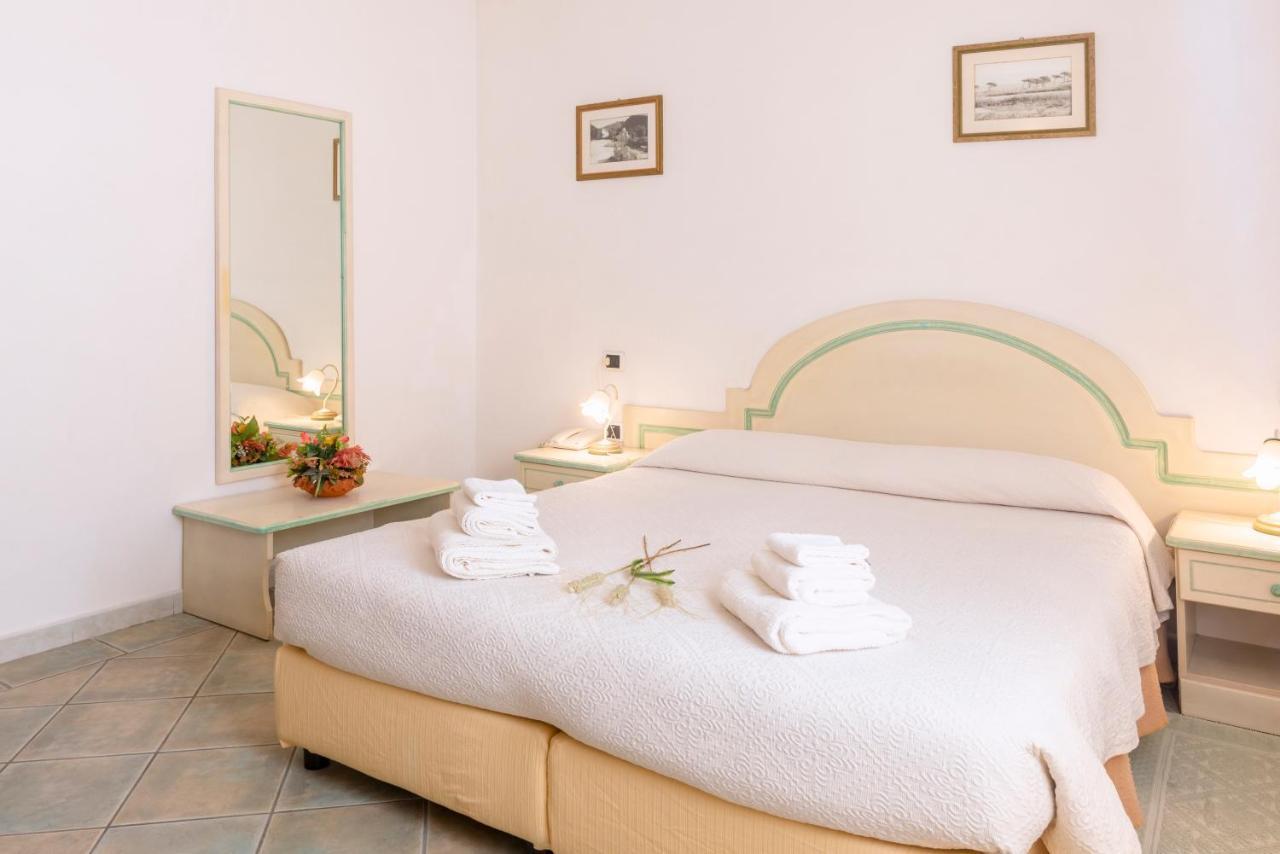 Hotel Cavour Olbia Exterior foto