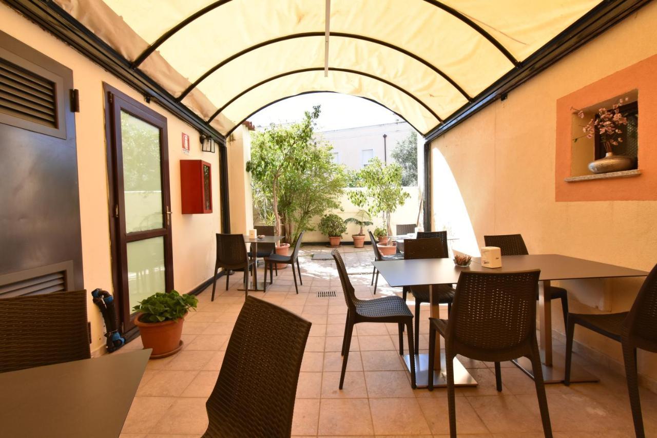 Hotel Cavour Olbia Exterior foto